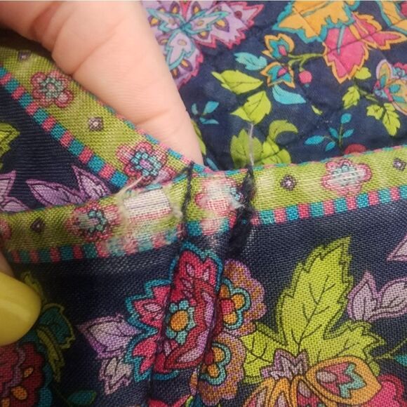 Floral Quilted Shoulder Bag - Picture 3 of 9